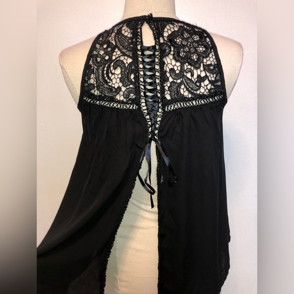 Black tank top with opening in the back - Picture 5 of 5